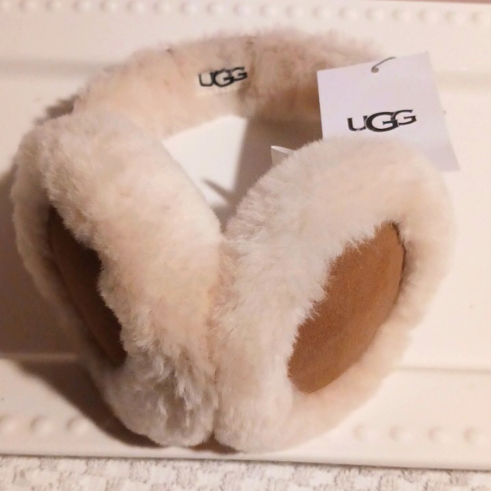 Gorgeous! ⚜️UGG⚜️ Cream and Tan Sheepskin Earmuffs - Picture 2 of 11